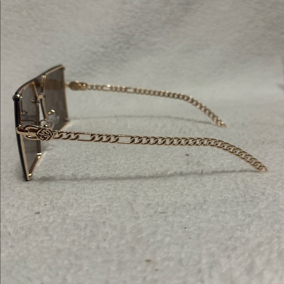 New Fashion Inspired Items (SUNGLASSES)
#26 - Picture 4 of 4